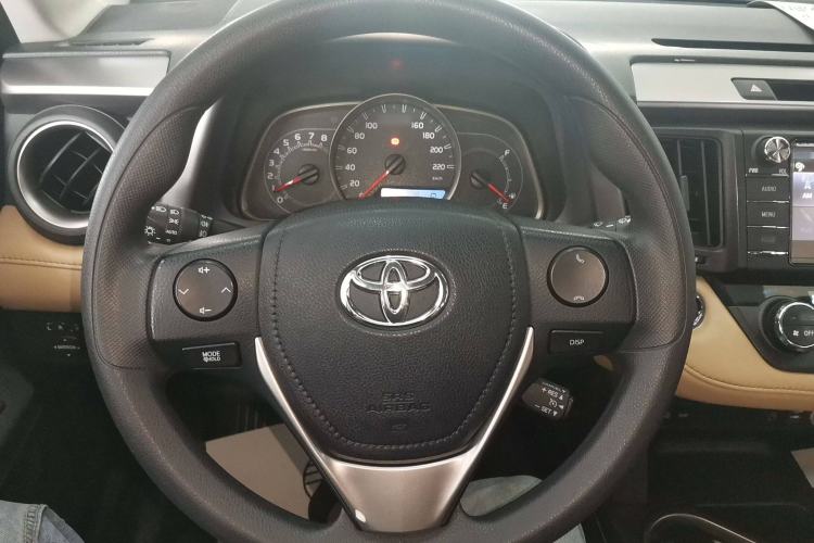 Used Toyota RAV4 2016 2.0L CVT Two-Wheel Drive Fashion Edition China V Standard
