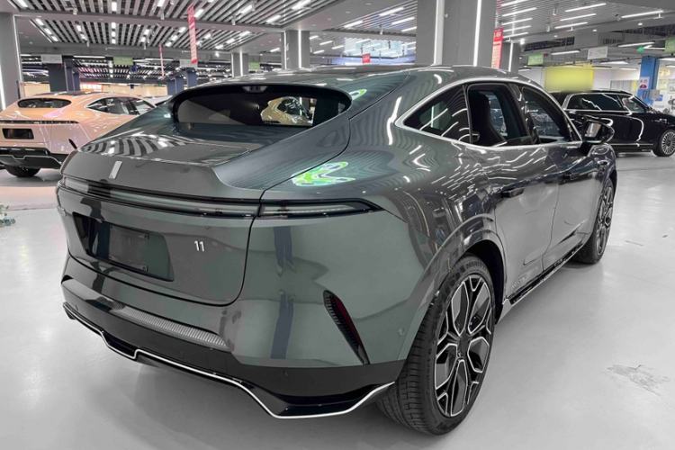 Used  11 2024 730 Luxury Edition with Three Lasers and Rear-Wheel Drive
