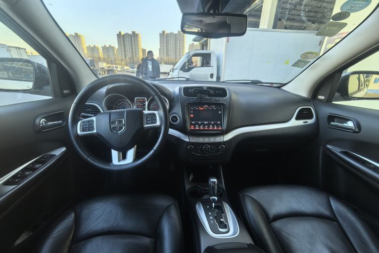 Used Dodge Journey 2013 2.4L Two-Wheel Drive Luxury Version
