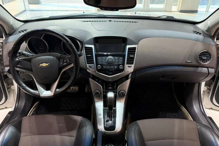 Used Chevrolet Cruze 2013 Hatchback 1.6L Automatic Luxury Model
