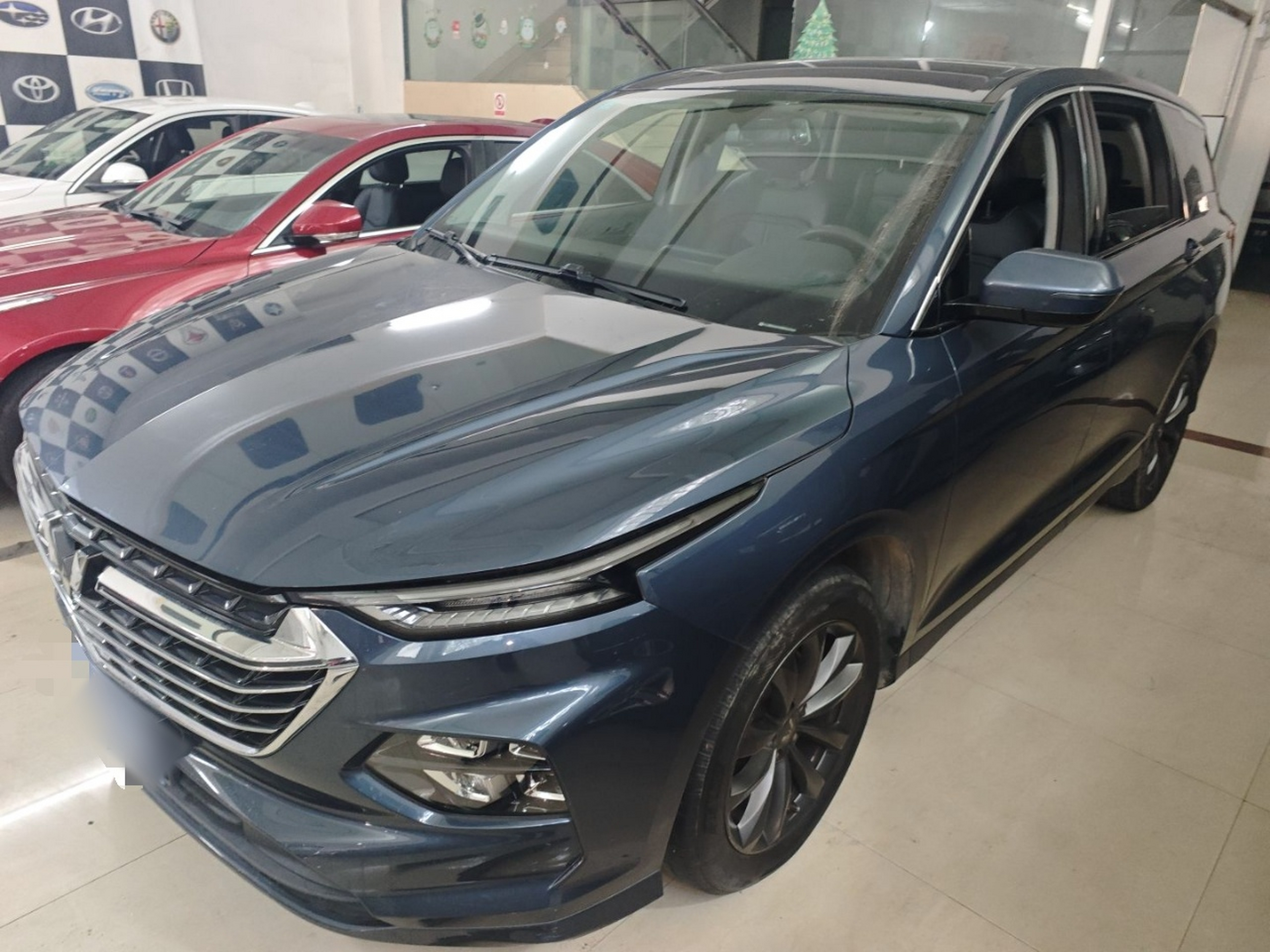 Под передней частью автомобиля