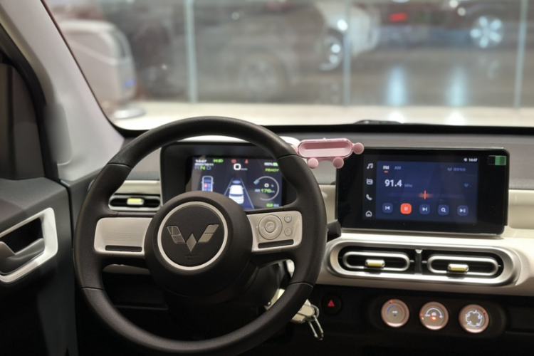 Used Wuling Hongguang MINIEV 2024 3rd Generation 215km Advanced Version
