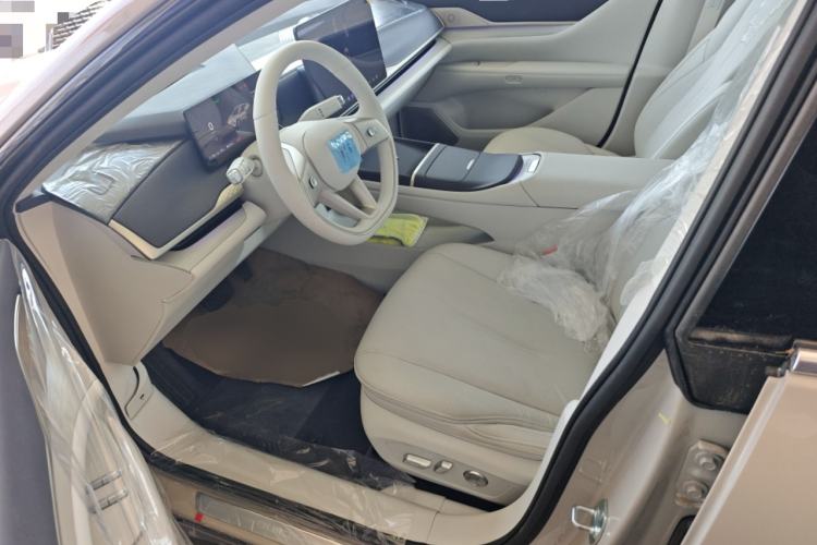 Used Buick L7 2025 Model Aivia
