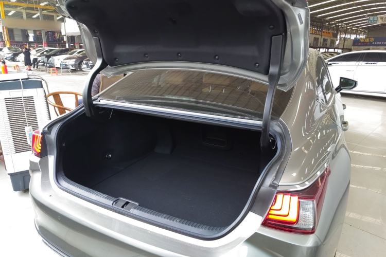 Used Lexus ES 2018 300h Premier Edition China VI Standard