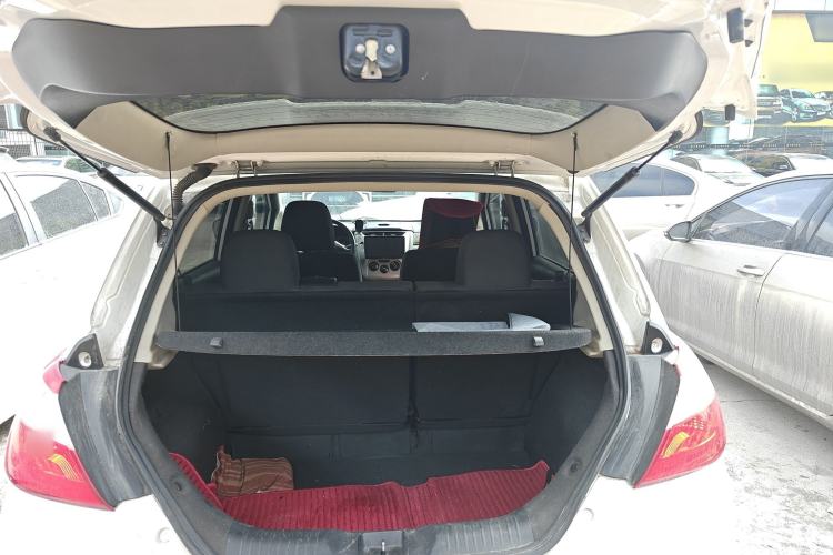 Used Venucia R50 2015 1.6L Manual Fashion Edition