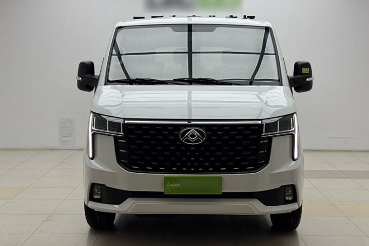 Used SAIC MAXUS Xintu V80 2024 Aotong 6AMT Short-Wheelbase Ultra-Low Roof 127 Ps 5/6 Seats
