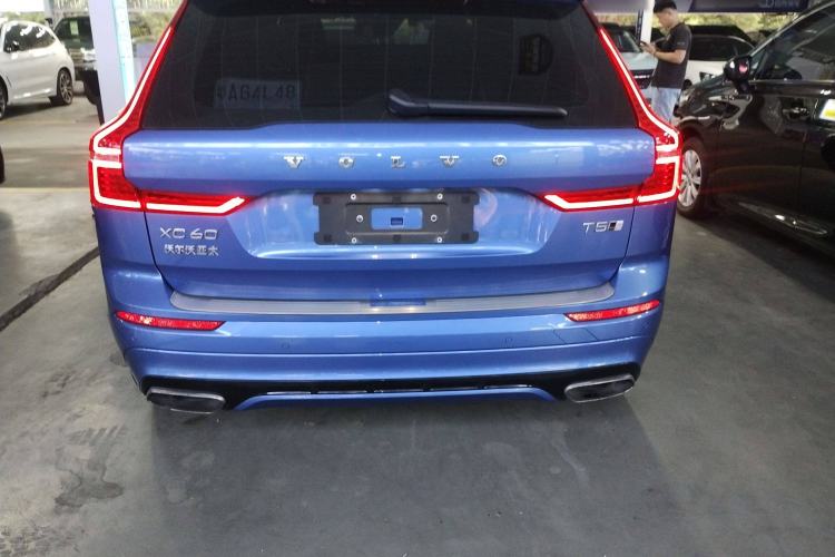 Used Volvo XC60 2019 T5 4x4 Smart & Dynamic Sport Edition China VI Standard
