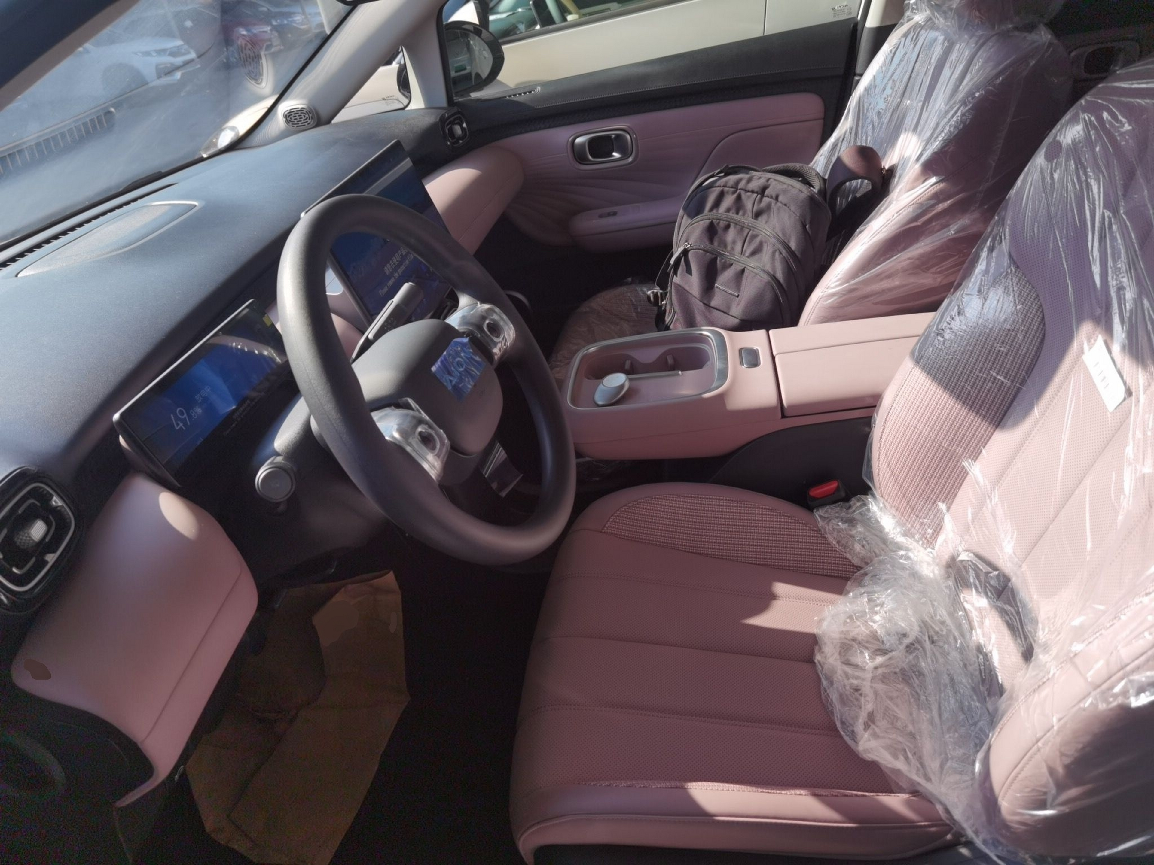 المقاعد الأمامية داخل السيارة