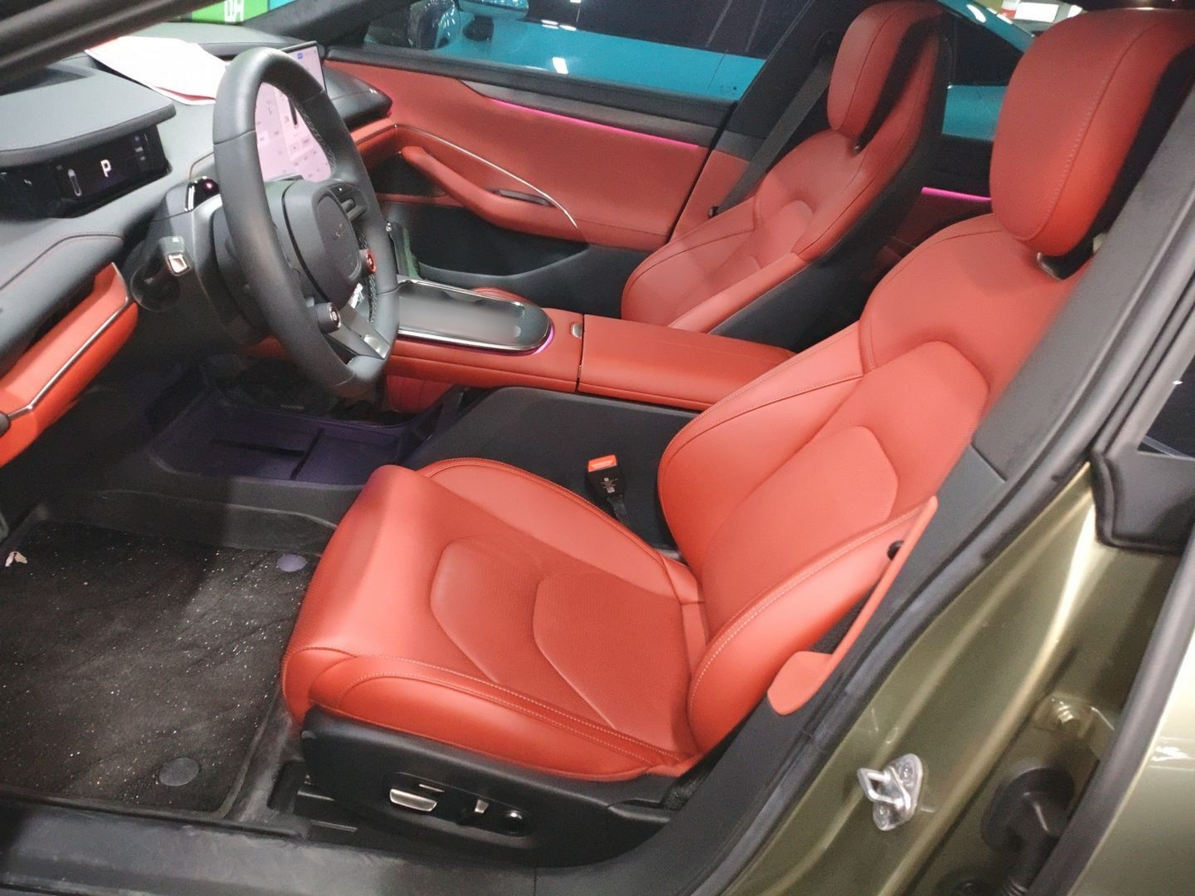 Переднее сиденье в автомобиле