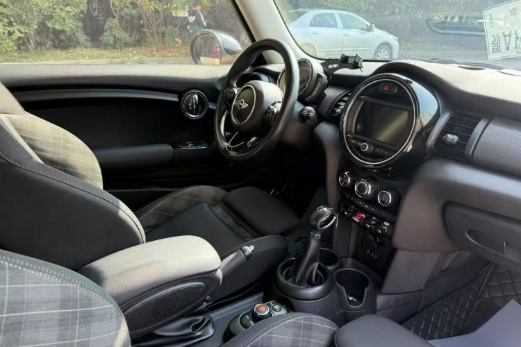 Used  MINI 2016 1.5T COOPER
