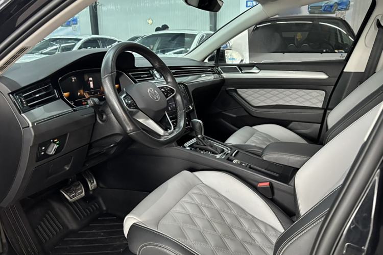 Used Volkswagen Magotan 2023 2 Million Units Limited Edition 330TSI DSG Leading Version
