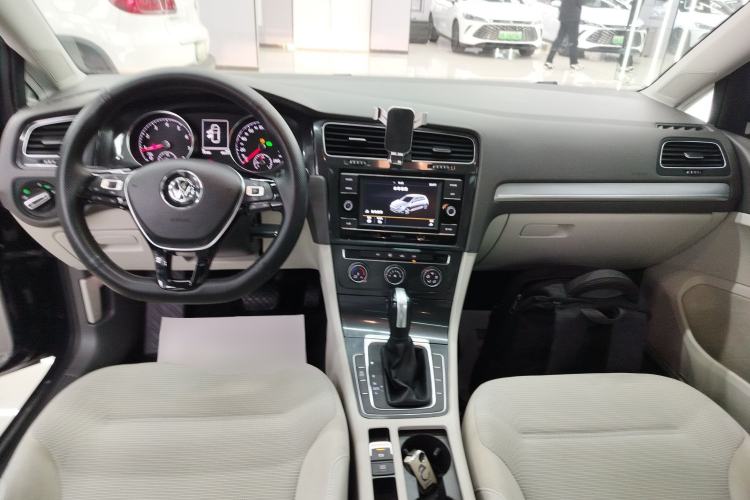 Used Volkswagen Golf 2018 180TSI Automatic Comfort Model
