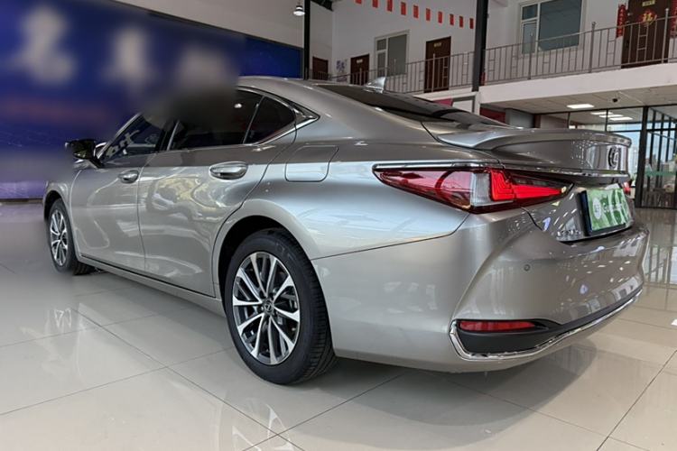 Used Lexus ES 2022 300h Excellence Edition
