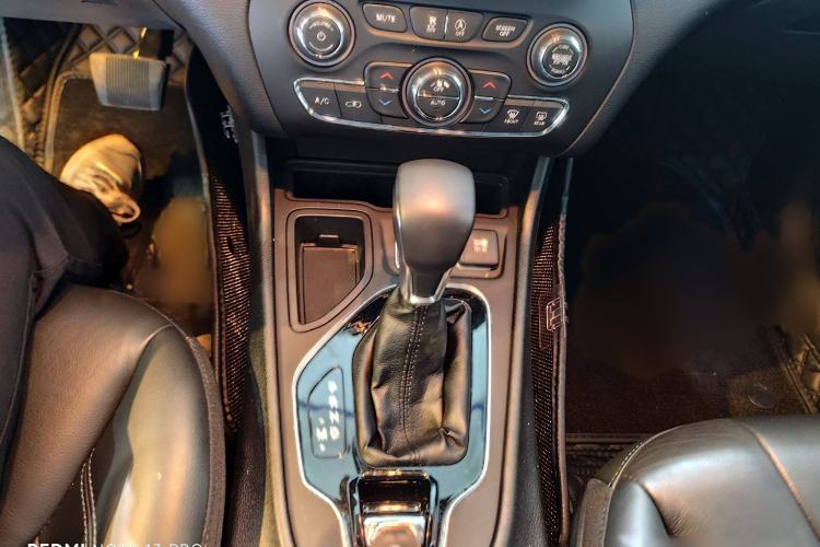 Used  Cherokee 2019 2.0T Two-Wheel Drive Smart Enjoyment Version China VI
