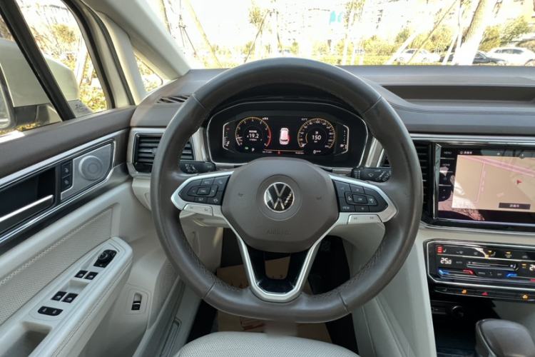 Used Volkswagen Viloran 2020 330TSI Luxury Edition
