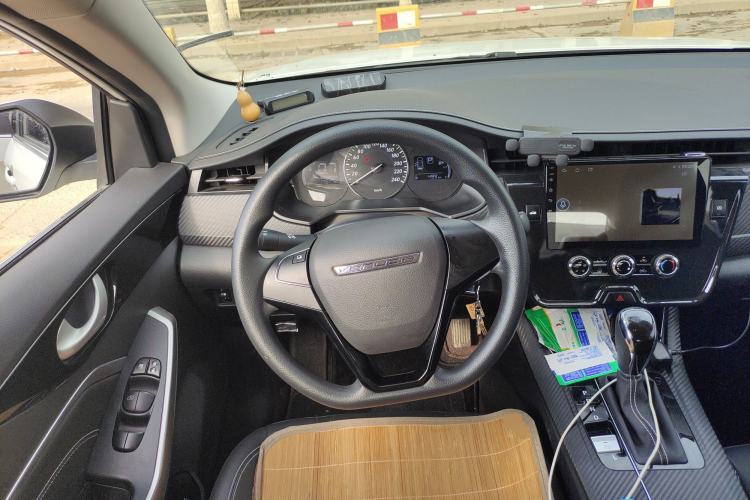 Used Venucia D60 2023 PLUS 1.6L XE CVT Trendy Edition
