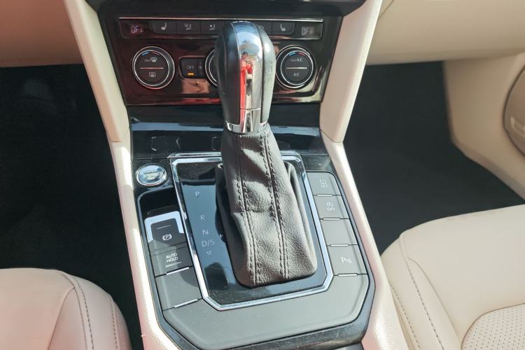 Used Volkswagen Lamando 2015 330TSI DSG Luxury Edition
