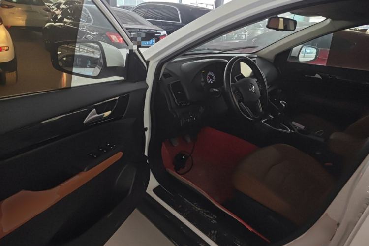 Used Dongfeng Fengdu MX5 2016 1.4T Manual Luxury Edition
