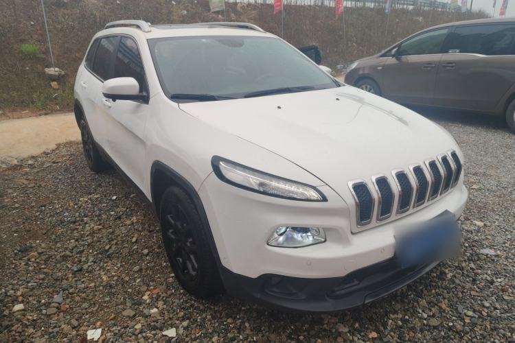 Used  Cherokee 2016 2.4L Leading Edition