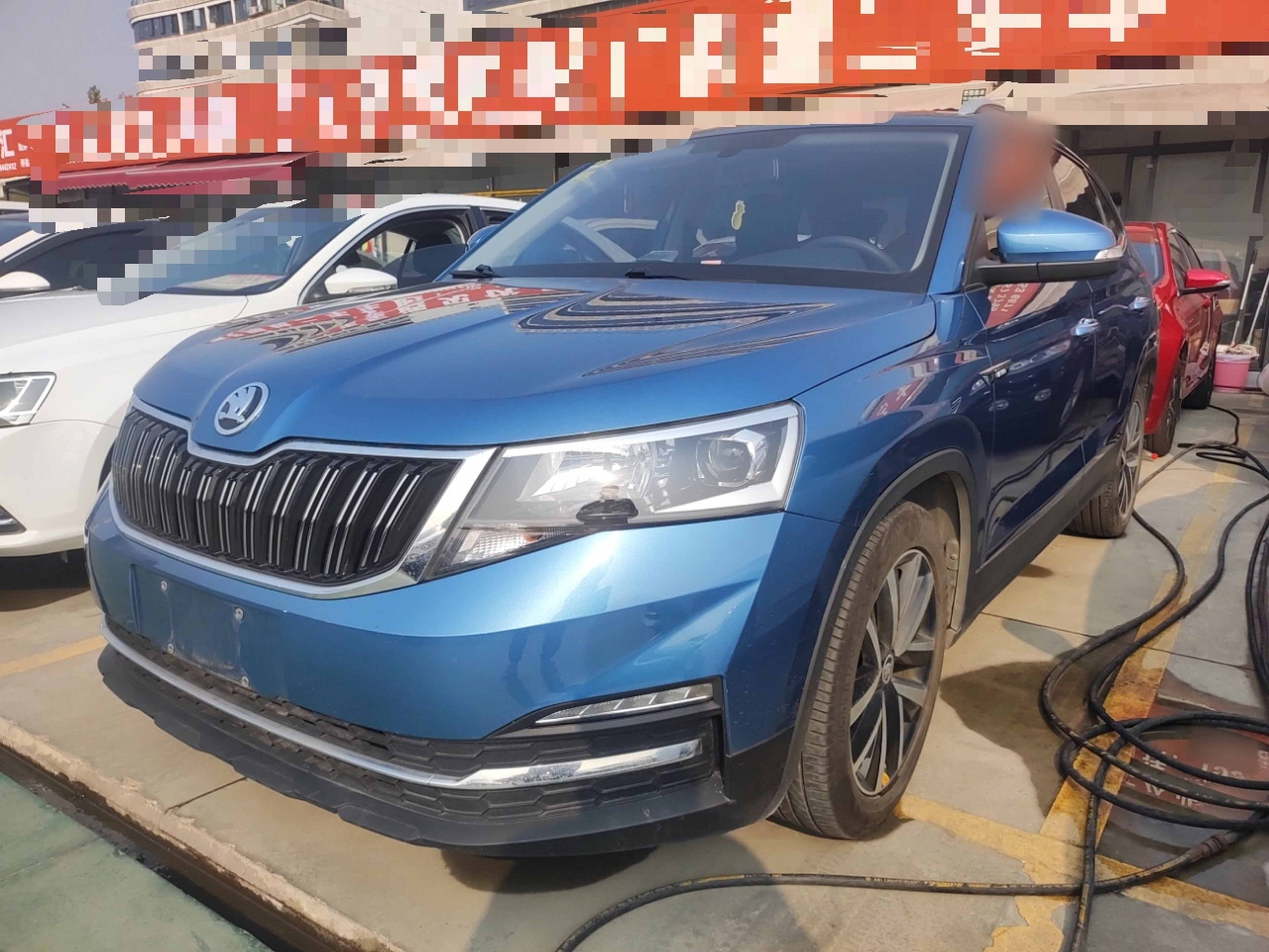 Под передней частью автомобиля