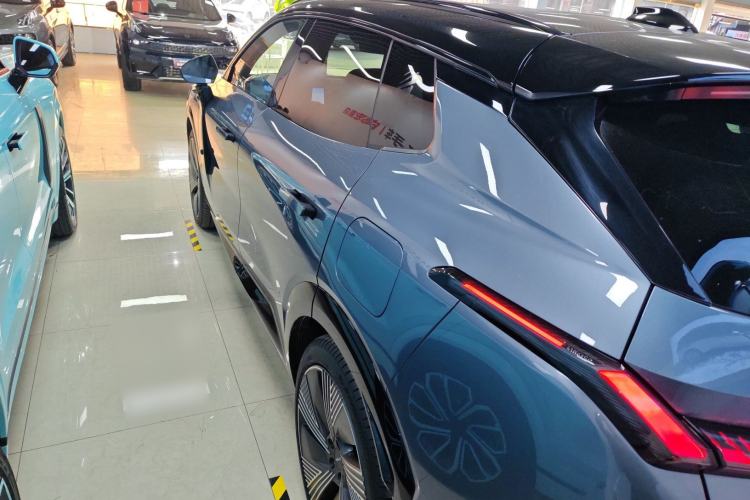 Used Lynk & Co 08 EM-P 2025 220 km All-Wheel-Drive Performance Halo
