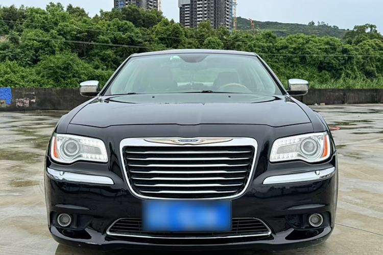 Used Chrysler 300C 2013 3.6L Luxury Edition
