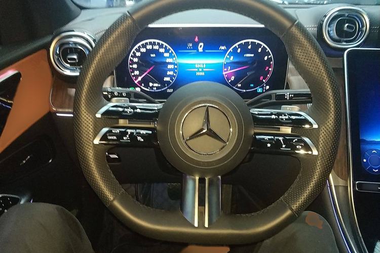 Used Mercedes-Benz GLC 2025 GLC 300 L 4MATIC Dynamic Model 5 Seats