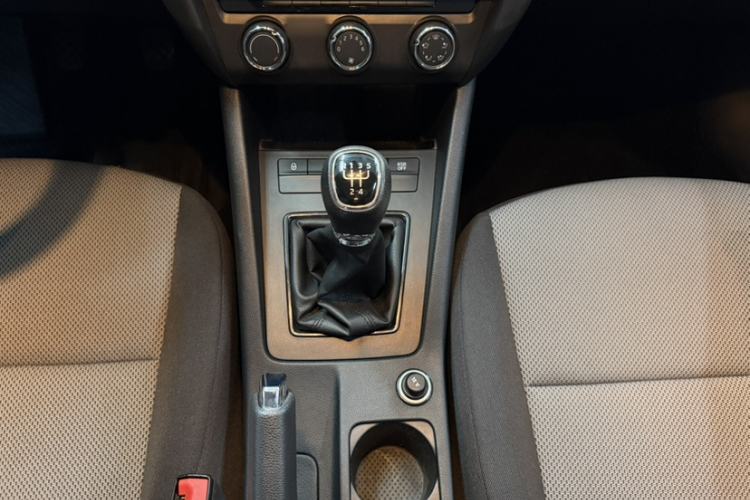 Used Skoda Octavia 2017 Classic Model 1.6L Manual Comfort Edition