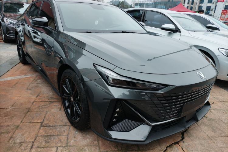 Used Changan UNI-V 2022 1.5T Prestige Version