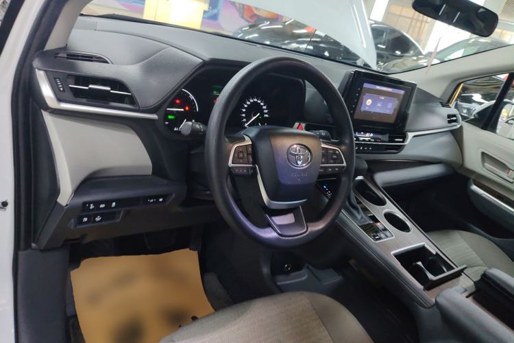 Used Toyota Sienna 2023 2.5L Hybrid Comfort Edition
