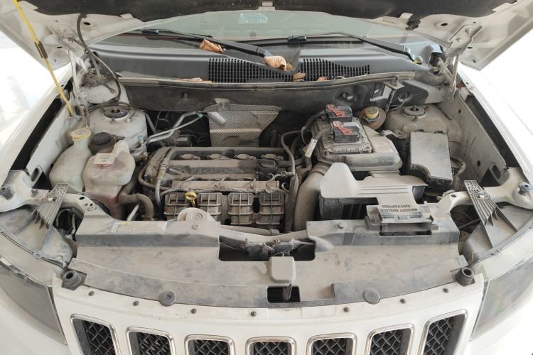 Used  Compass 2015 2.0L two-wheel drive sport version