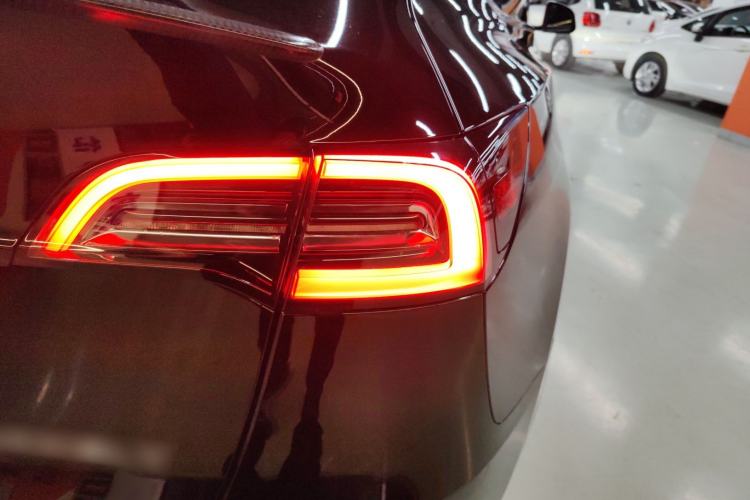 Used Tesla Model Y 2023 Long-Range All-Wheel-Drive Version
