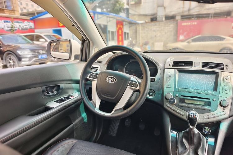 Used BYD S6 2014 2.0L Manual Luxury 5-Seater
