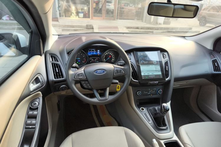 Used Ford Focus 2015 Sedan 1.6L Manual Comfort Model

