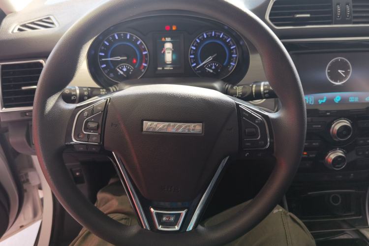 Used Haval H2 2018 Chuanxiang Edition Red Badge 1.5T Manual Two-Wheel Drive Fashionable Model