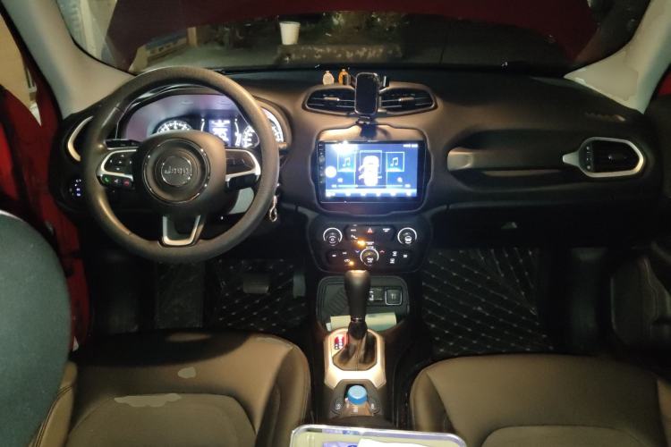 Used  Renegade 2019 220T Automatic Leading Edition