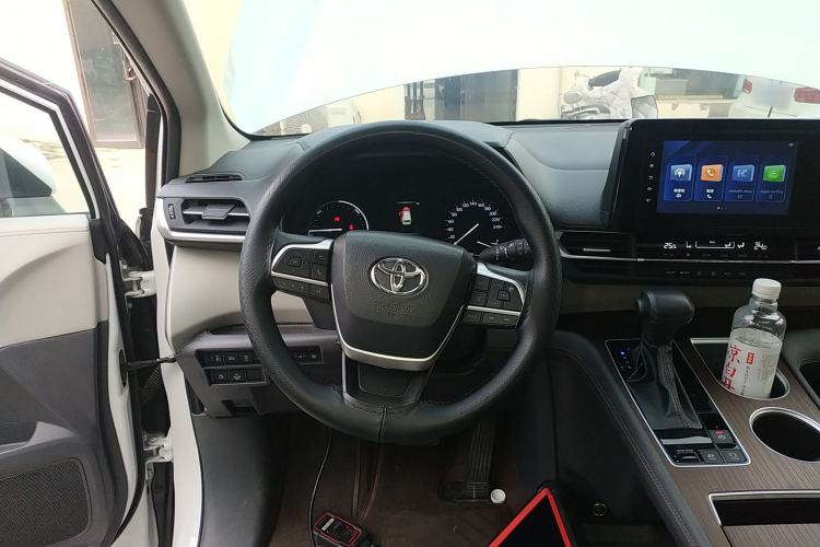Used Toyota Sienna 2023 2.5L Hybrid Comfort Edition
