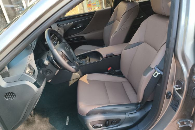 Used Lexus ES 2022 300h Excellence Edition
