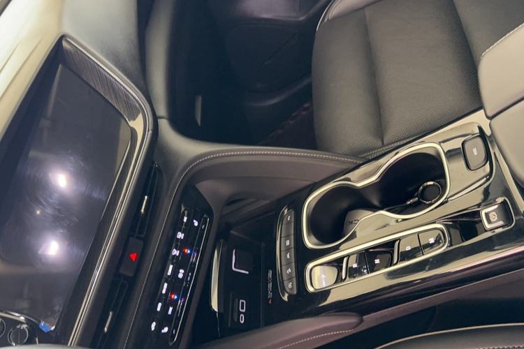 Used Buick Envision 2022 Encore Plus 652T Five-Seat All-Wheel-Drive Luxury Model
