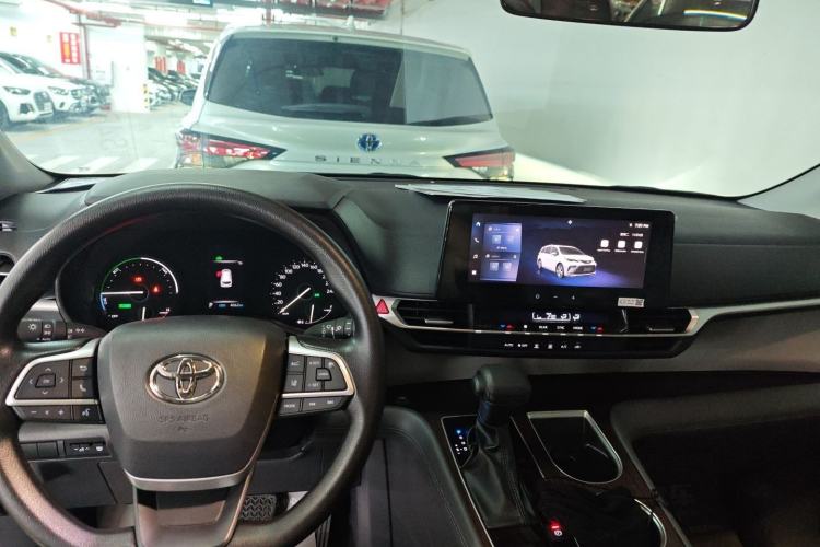 Used Toyota Granvia 2024 2.5L Hybrid Comfort Edition
