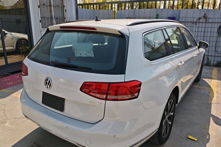 Used Volkswagen Variant 2018 380TSI Two-Wheel Drive Comfort Edition
