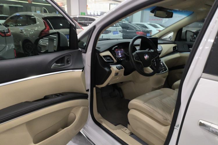 Used Buick GL8 2023 Facelifted Land Cruiser Executive Luxury Version