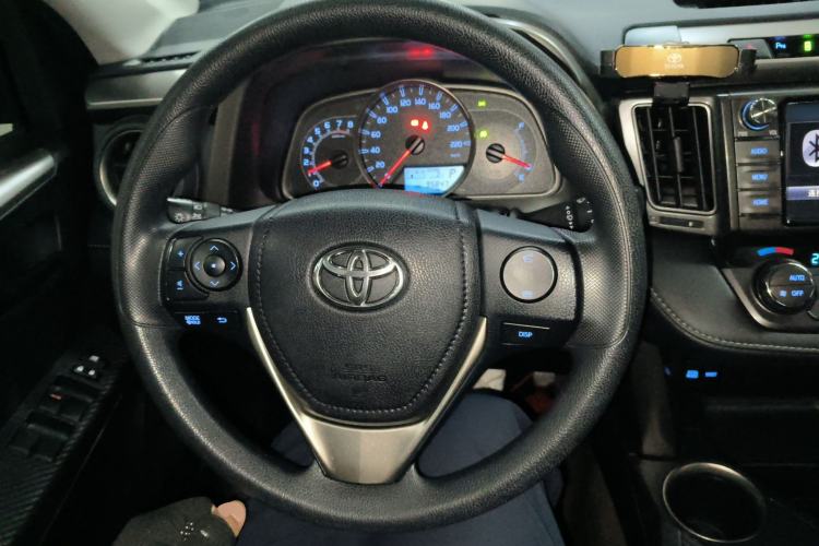 Used Toyota RAV4 2015 2.0L CVT Two-Wheel Drive Fashion Edition
