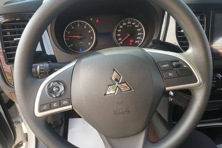 Used Mitsubishi Outlander 2021 Revised Version 2.0L Two-Wheel Drive Comfort Edition 5 Seats
