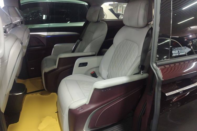 Used Buick GL8 2022 Avenir Aivia 7-Seater Deluxe Edition
