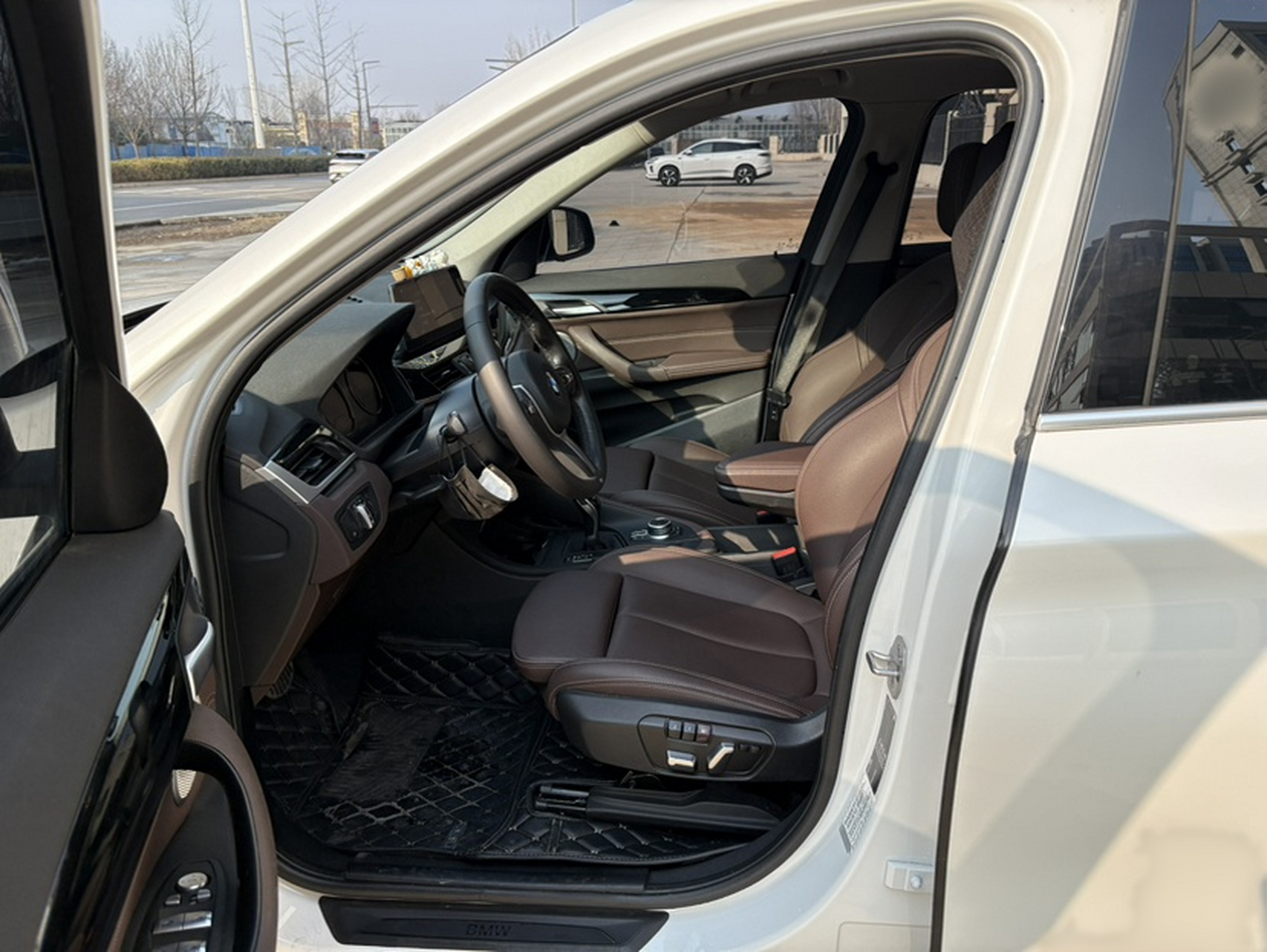 Переднее сиденье в автомобиле