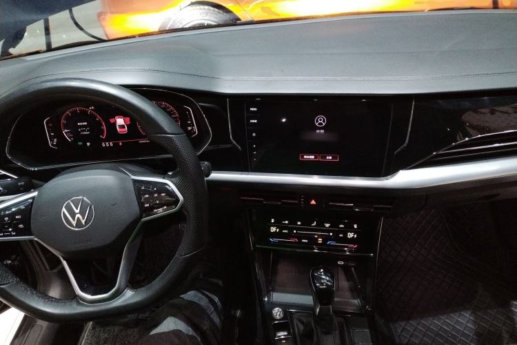 Used Volkswagen Passat 2022 330TSI Luxury Edition Custom Version
