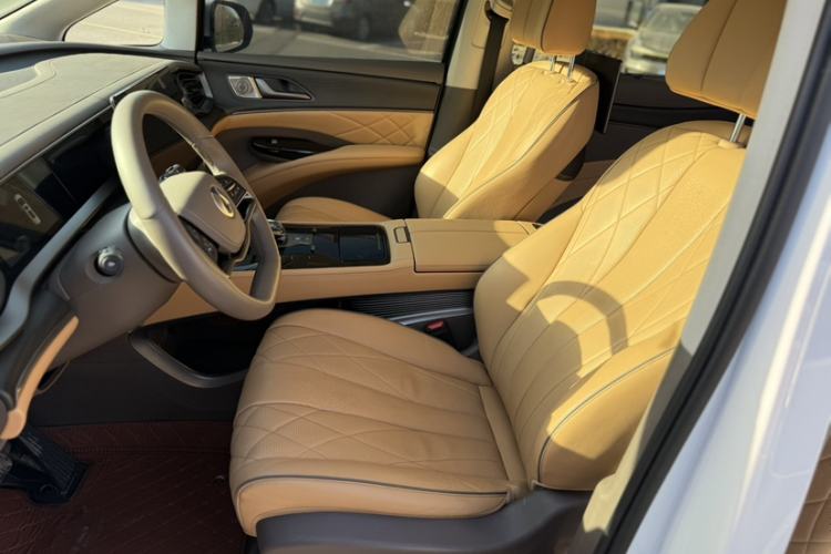 Used Denza D9 2022 DM-i 970 Four-Wheel Drive Prestige Model
