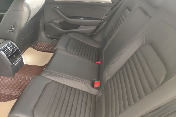 Used Volkswagen Magotan 2017 330TSI DSG Leading Model
