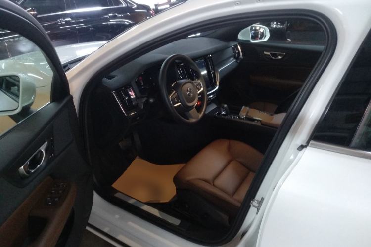 Used Volvo S60 2025 B4 Zhiyi Luxury Edition
